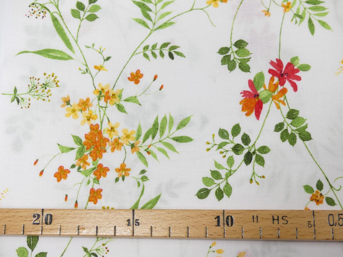 Patchworkstoff Clothworks Kollektion Flowershop filigrane Blumen rot mit Maß Detailansicht